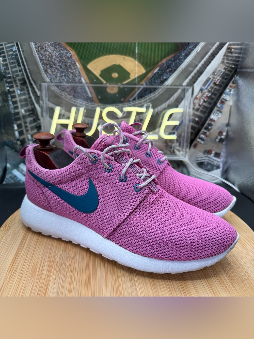 Nike Roshe Run Low Pink Violet Navy Women’s Running shoes Sz 8